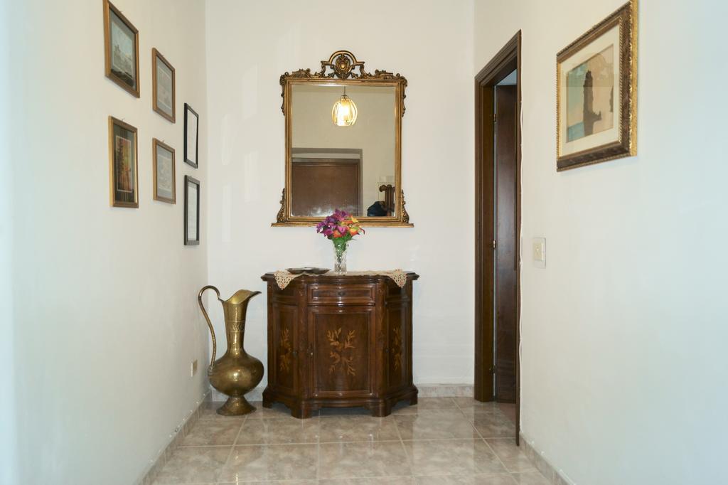 Caterina One O One - Embassy Apartment Roma Esterno foto